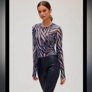 NWT Fifteen twenty long sleeve blue and white top, size medium,